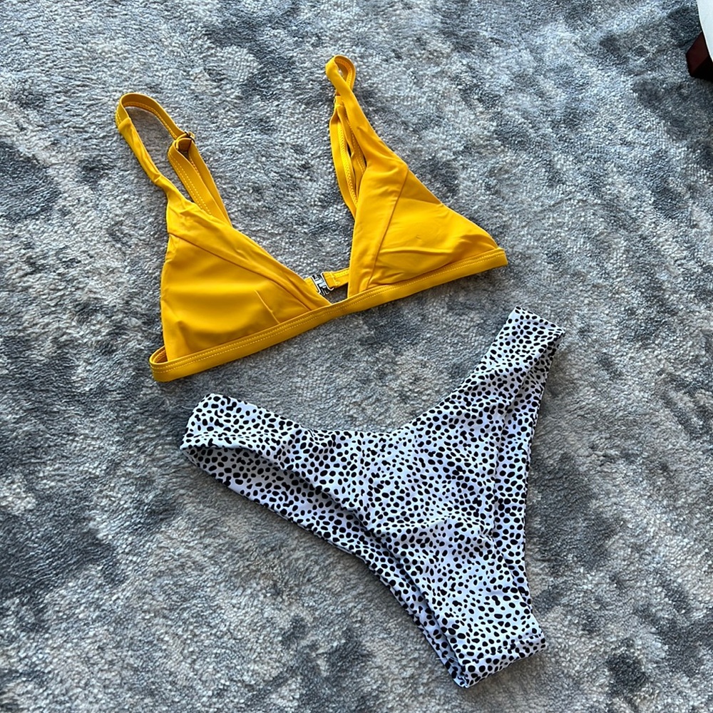 Mustard bikini